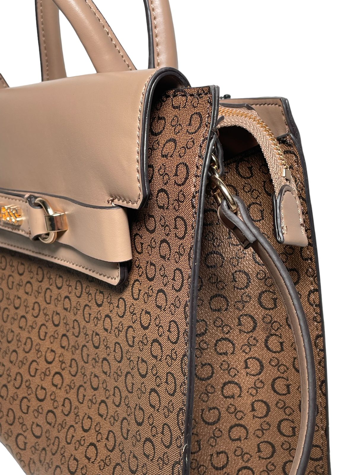 BOLSA DE MANO GUESS CAFÉ
