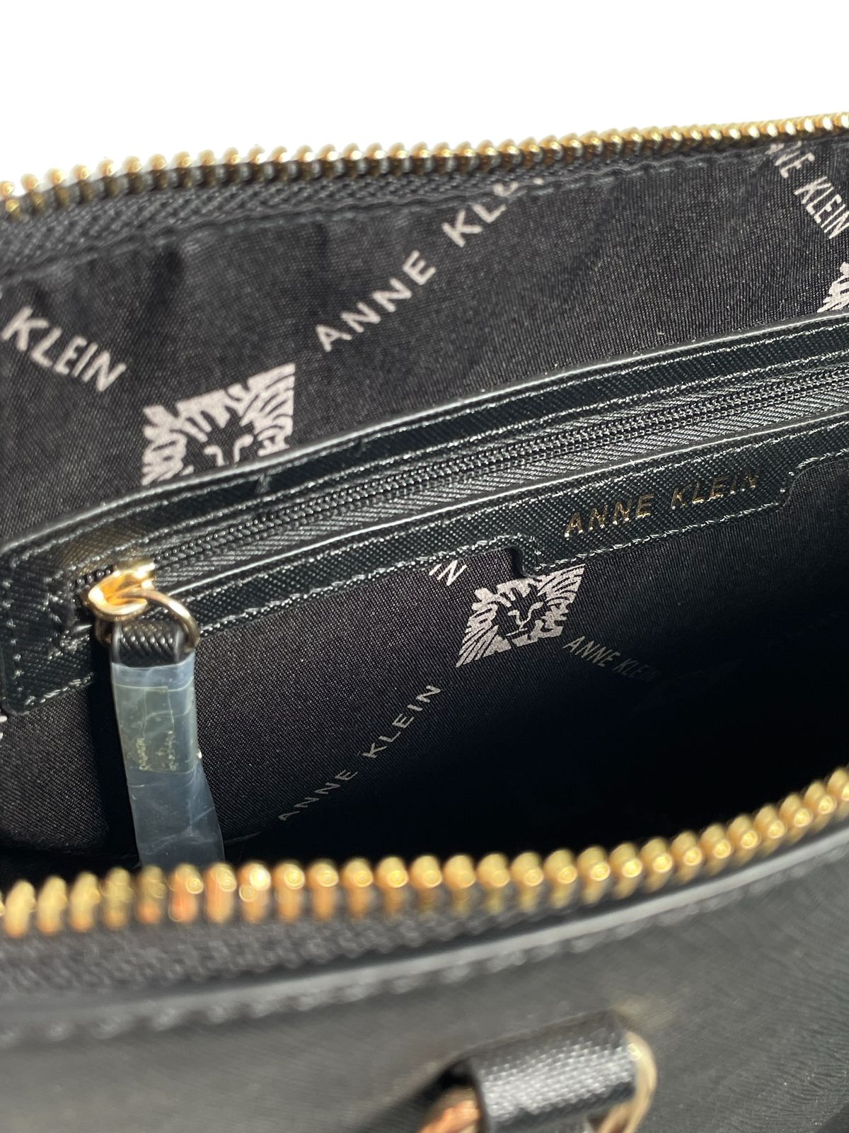 BOLSA ANNE KLEIN NEGRA Y ROSA CON MONEDERO